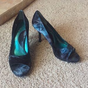 Gianni Bini blue/teal velvet heels
